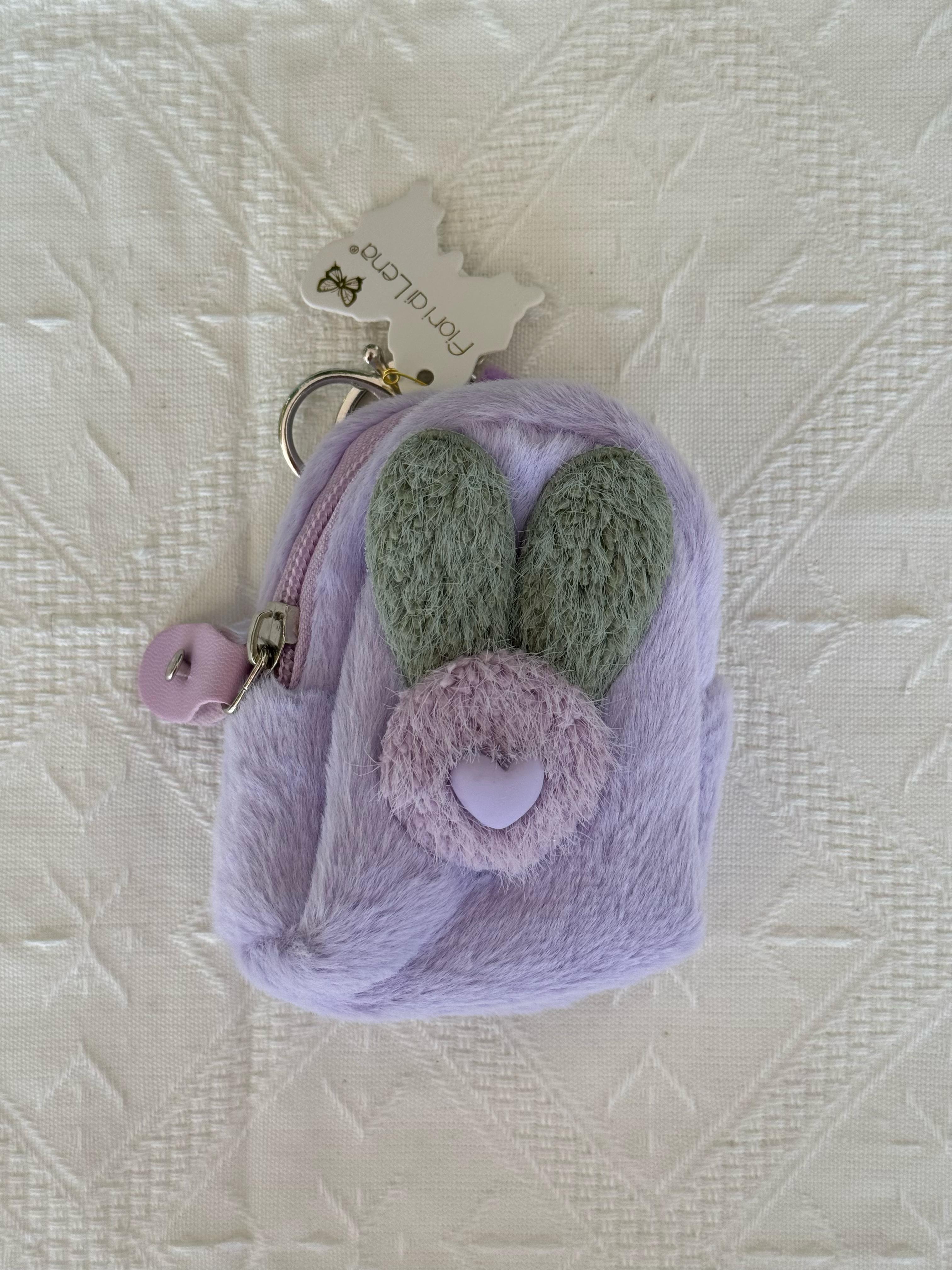 Portachiavi zainetto in peluche c/zip - 3 colori - H.10 cm - Fiori di Lena